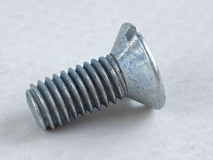 Винт М5х12 корпуса сальника Иж Юпитер