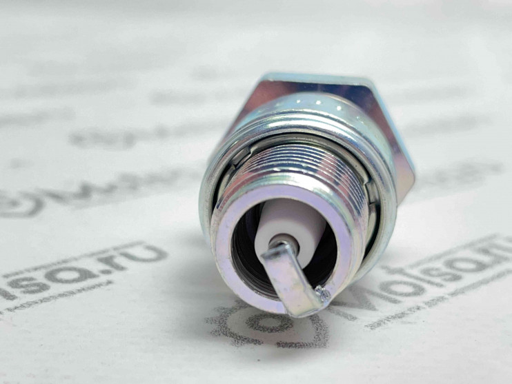 Свеча NGK B7HS оригинальная (5110) Япония (лодочные моторы: Tohatsu 2T)