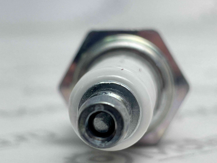 Свеча NGK B7HS оригинальная (5110) Япония (лодочные моторы: Tohatsu 2T)