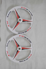 Обода 26 литые 3 луча под кассету белые