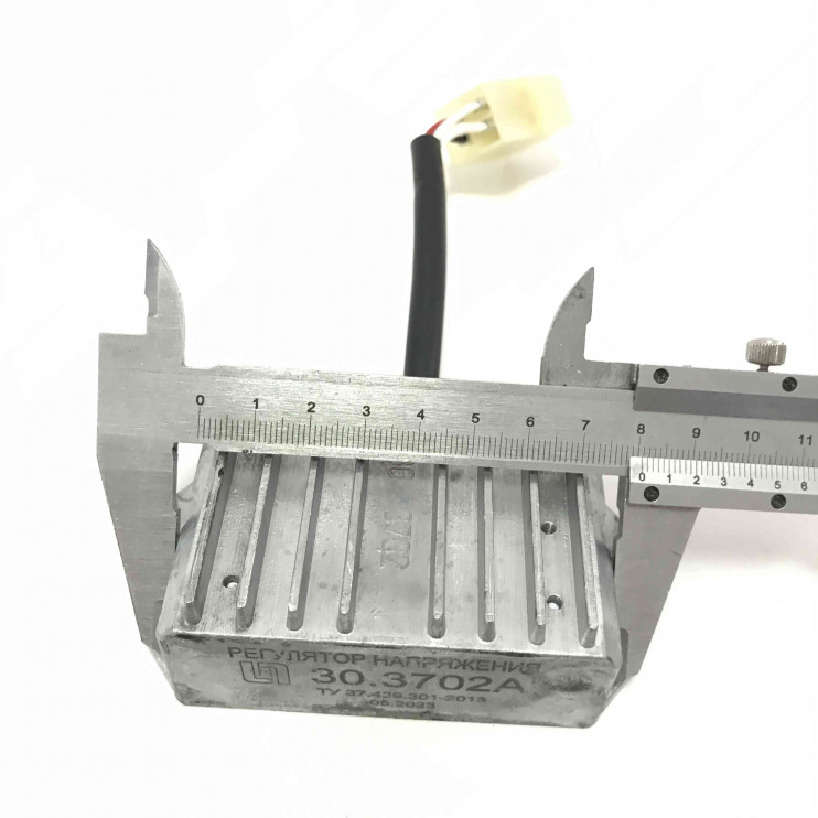 Регулятор нaпряжения Бурaн 30.3702А 350Вт