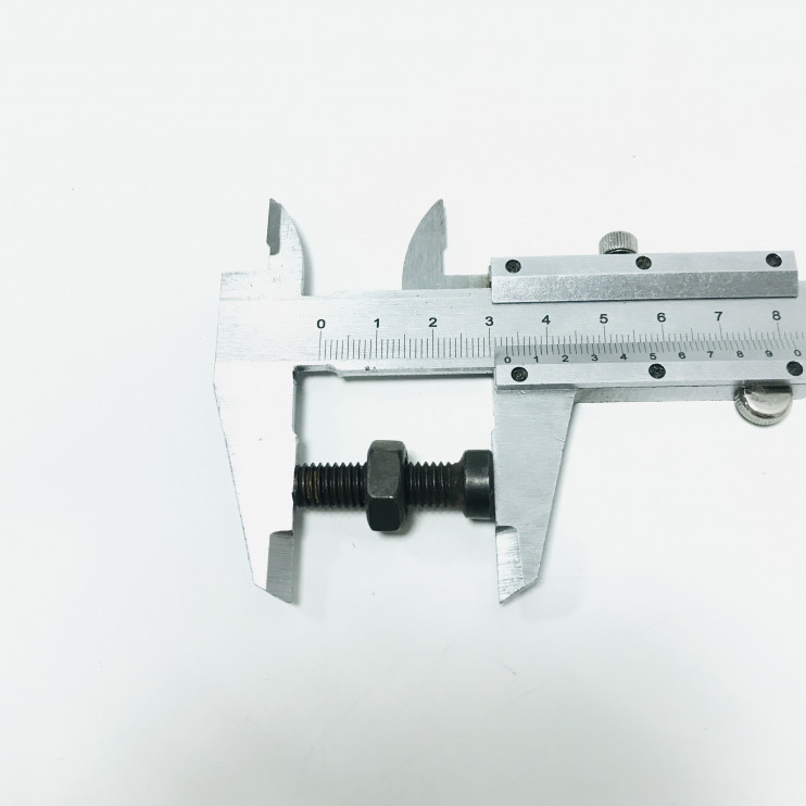 Винт регулировки зазора клапанов двигателя R180