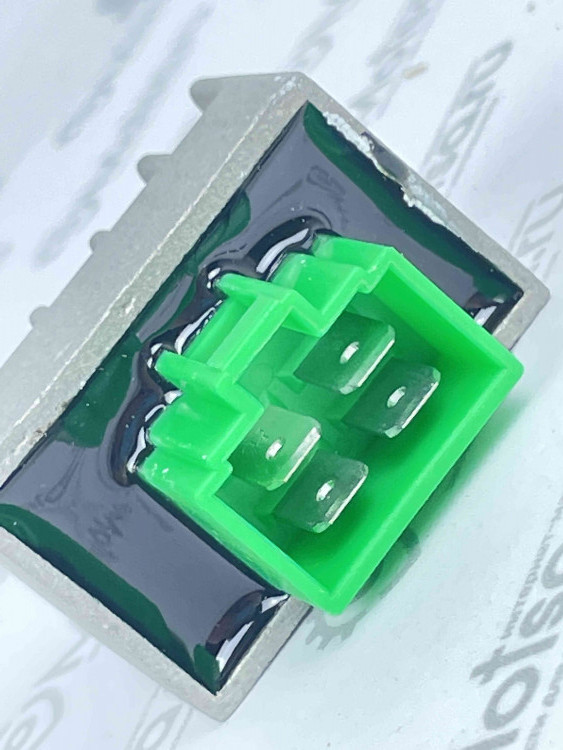 Реле-регулятор (стабилизатор) скутер