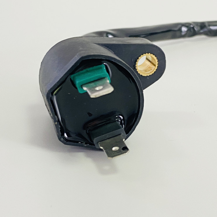 Катушка зажигания 90 градусов скутер малая 2 контакта