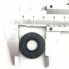 Сальник Урал правой крышки 62-04147 25.1х11.5х7