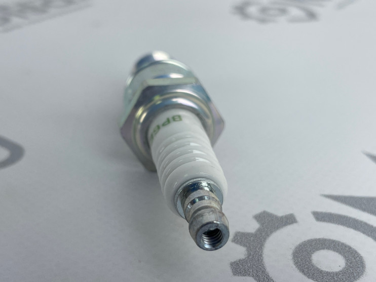 Свеча NGK BP6E оригинальная (5637/7529) (аналог А-17ДВ1)