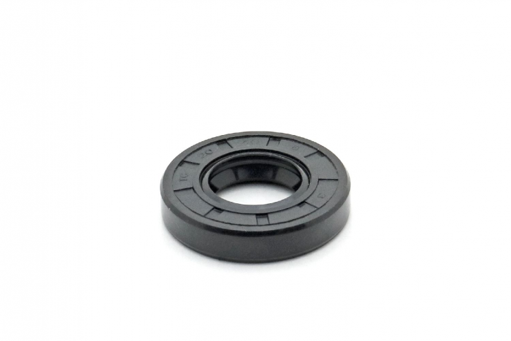 Сальник 20х40х8 вала первой передачи первичного КПП правый  МБ-8D