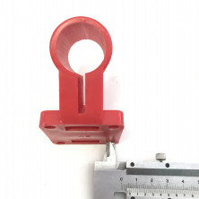 Крепление кожуха защитного лески/ножа (пластик) к штанге мотокосы GBC-033/043/052 (плоский крепёж)