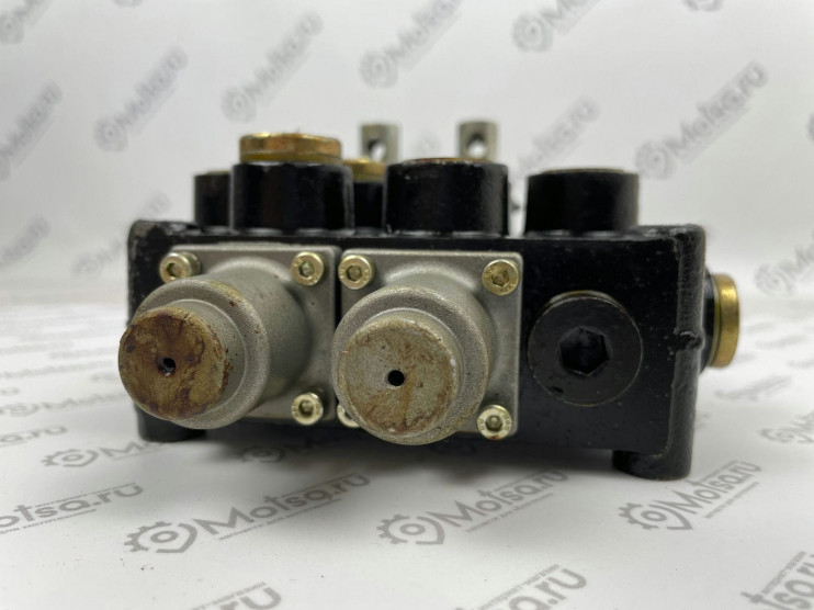 Гидрораспределитель двухконтурный минитрактора LW-12, LW-15