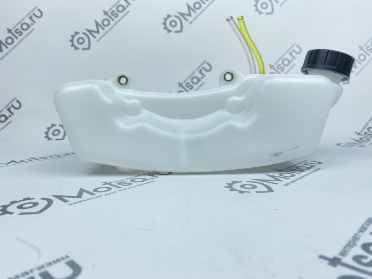 Бензобак мотокосы GBC-043/052 в сборе (крепление по центру)