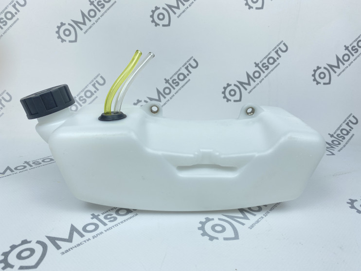 Бензобак мотокосы GBC-043/052 в сборе (крепление по центру)