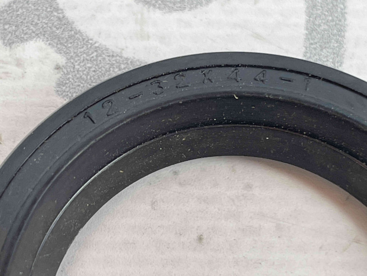 Сальник мотоцикл Минск пера вилки старого образца манжета 1.2-32х44-1