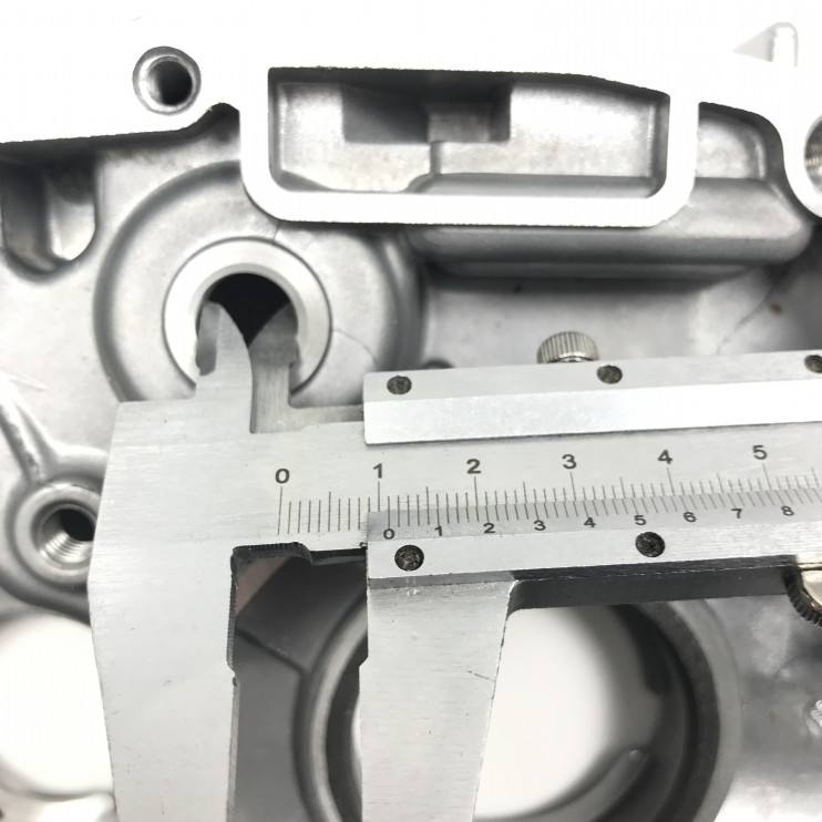 Картер правый Альфа под кпп с сепараторами 70-110cc серебро