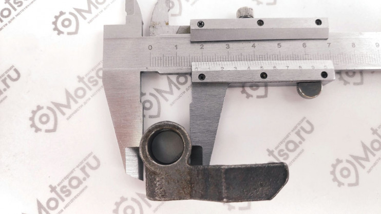 Вилка заднего хода КПП SR1Z-135Е