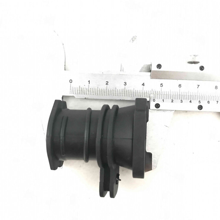 Патрубок карбюратора колено Husqvarna 365 Квадрат