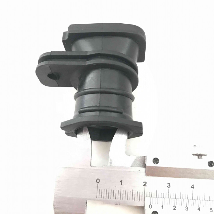 Патрубок карбюратора колено Husqvarna 365 Квадрат