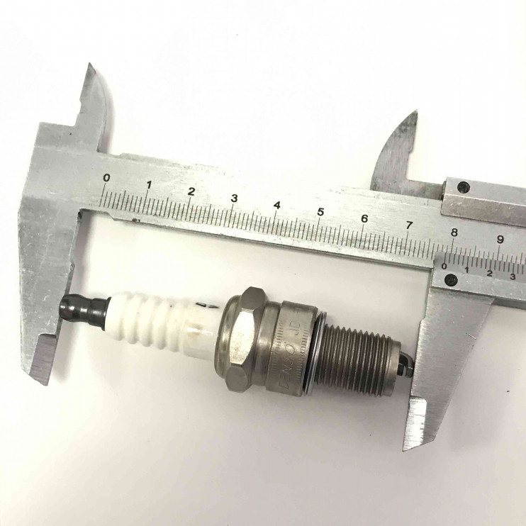 Свеча DENSO W24ESR  6068  снегоход Буран