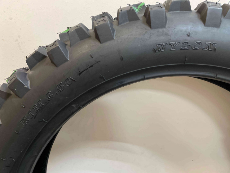 Покрышка 18 140-80 бескамерная LIWANG