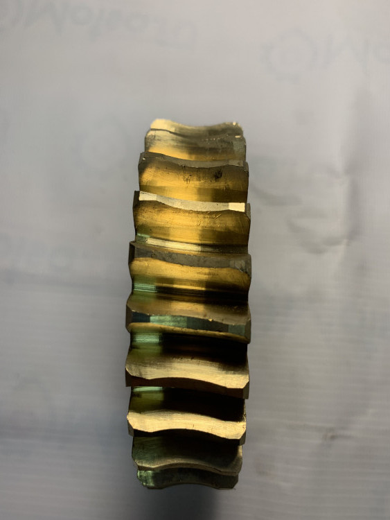 Вал Тарпан нижний с шестерней под шпонку (бронза) редуктора №4 (27 зубов)