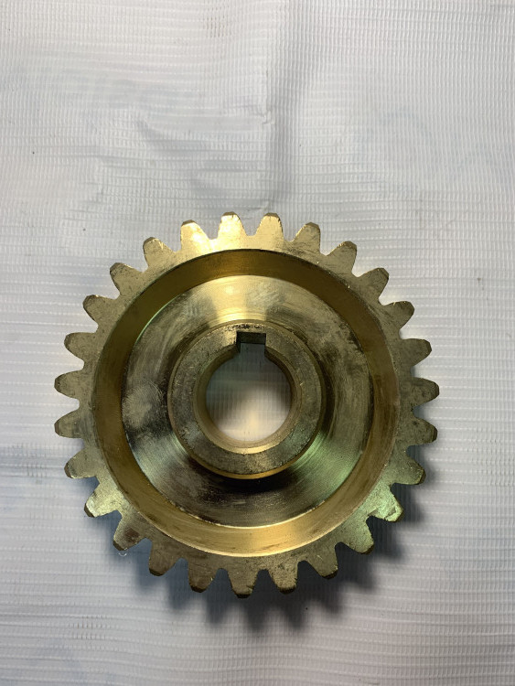 Вал Тарпан нижний с шестерней под шпонку (бронза) редуктора №4 (27 зубов)