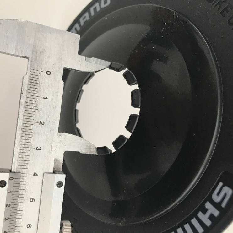 Защита цепи тарелка Shimano черный пластик