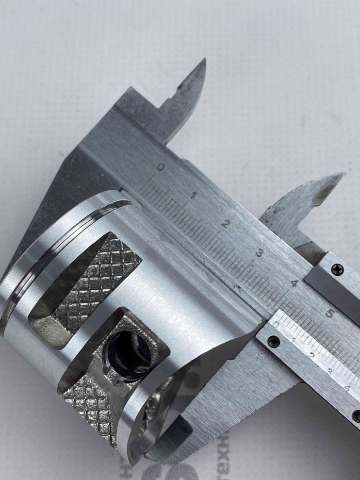 Поршень Husqvarna 135 в сборе