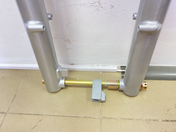 Вилка телескопическая трицикл LF200ZH-2 (оригинал, заводск. LIFAN)