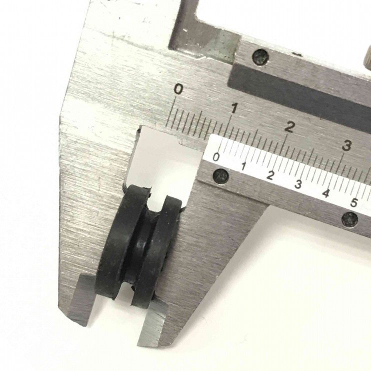 Втулка крепления панели приборов 8х14-20х10мм