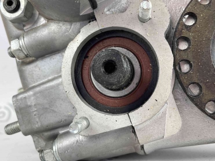 Коробка снегоход Буран реверса нового образца (короткий вал гладкий) (110603190) (3-х рядная цепь)