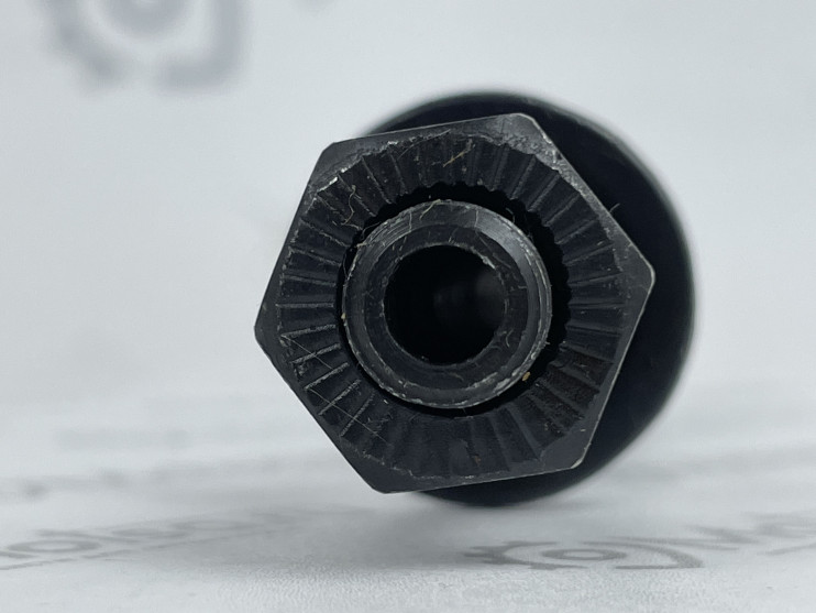 Ось втулки заднего колеса 3-8-145 мм черная