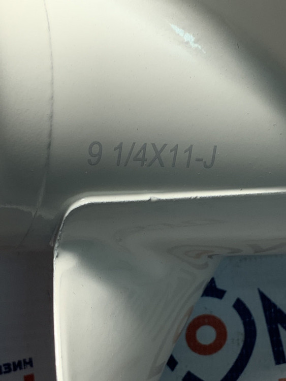 Винт 9 1/4-11 8 шлицов 9.9-20НР