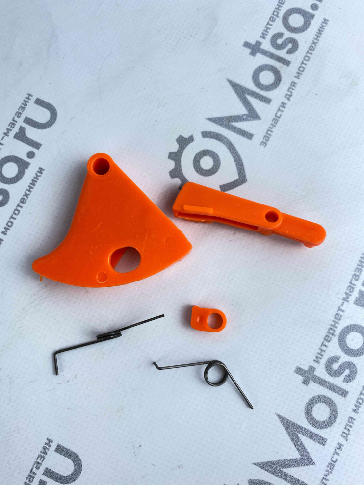 Курок газа мотокосы BC/GBC-026/033/043 в сборе на ручку С/О (курок+фиксатор+2пружины)