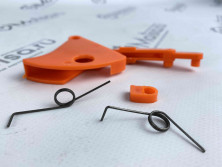 Курок газа мотокосы BC/GBC-026/033/043 в сборе на ручку С/О (курок+фиксатор+2пружины)