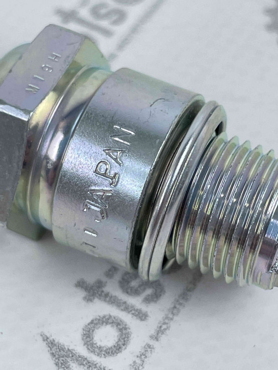 Свеча NGK BR7HS-10 (6350/1098) лодочные моторы: Suzuki 2T,Tohatsu 2T,Yamaha 2T