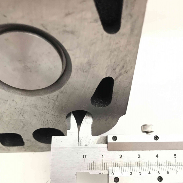 Головка блока цилиндра в сборе с клапанами двигателя R190