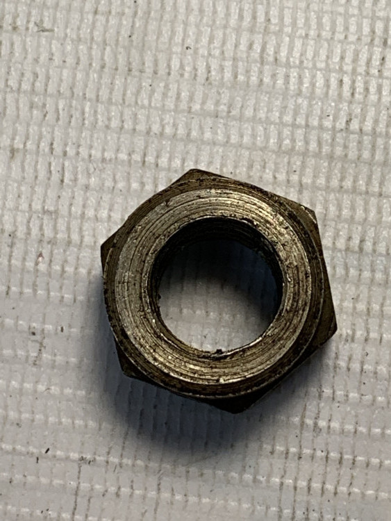 Гайка Муравей бензобака