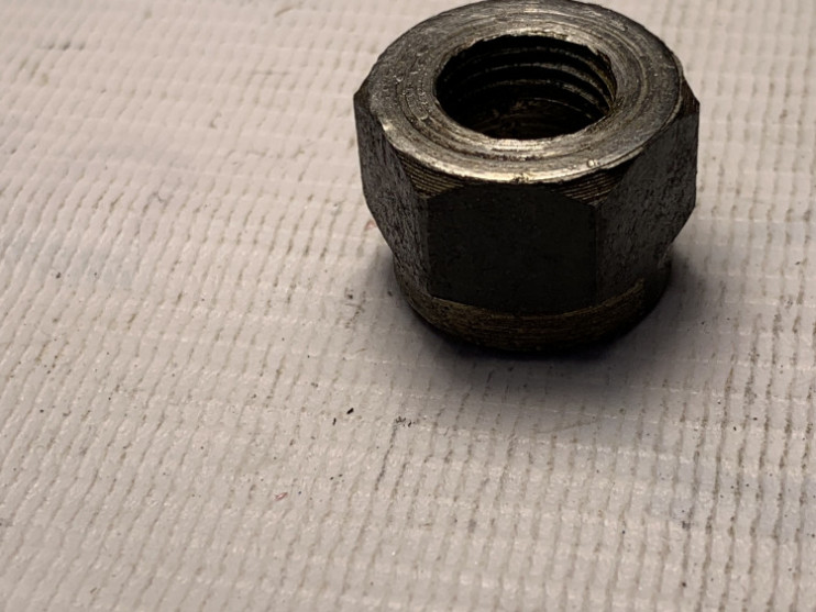 Гайка Муравей бензобака