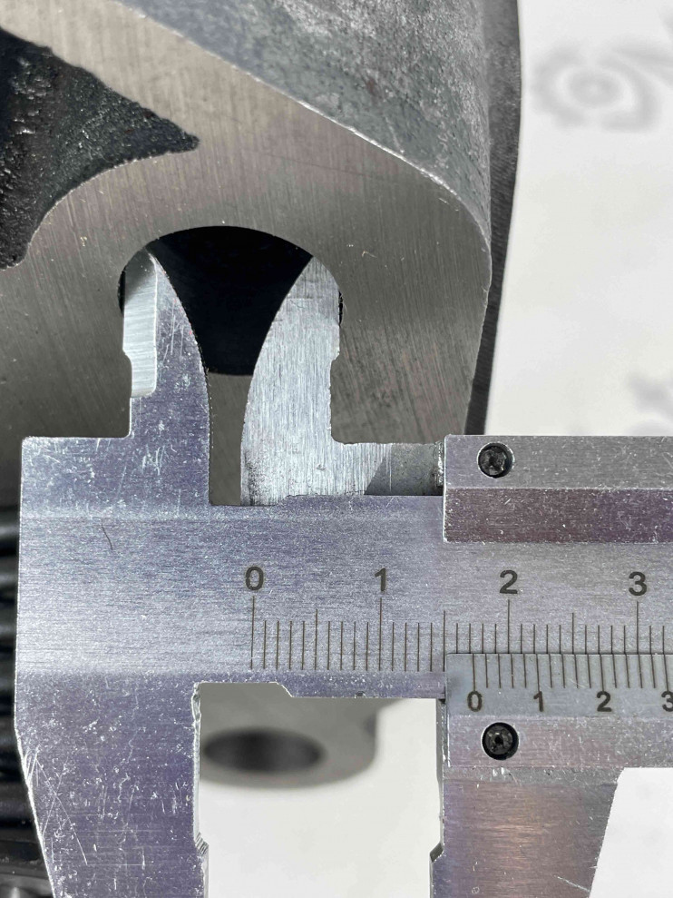 Головка блока цилиндра в сборе с клапанами двигателя R195