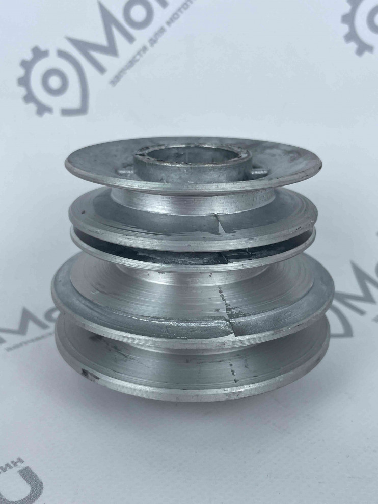 Шкив d19 мм ведущий 3-х ручейковый с выступом Нева