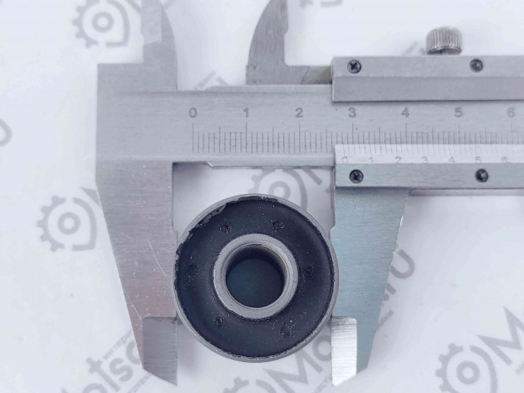 Сайлентблок крепления двигателя скутер139QMB 28х20х10 мм