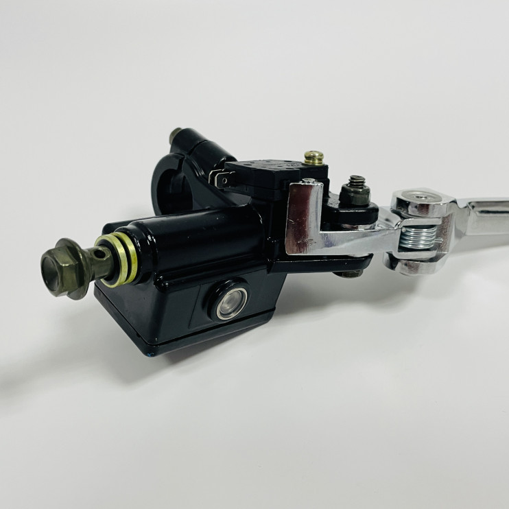 Рычаг тормоза правый (с главным цилиндром гидравлики) (складной) TTR 125