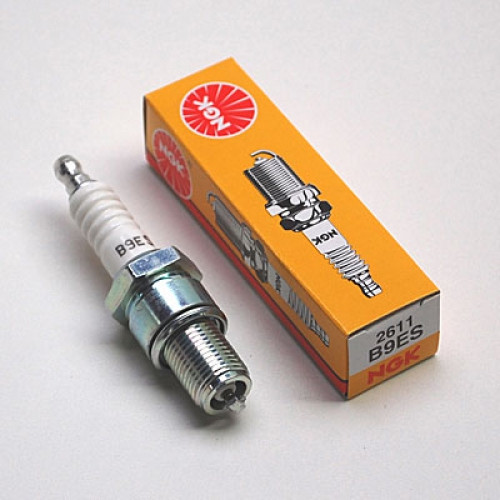 Свеча NGK B9ES оригинальная  2611/7148   снегоход без резистора