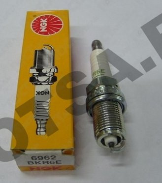 Свеча NGK BKR6E оригинальная (4856/6962) (дв.4 такт Suzuki DF140, Renault Logan, Sandero 8кл.)