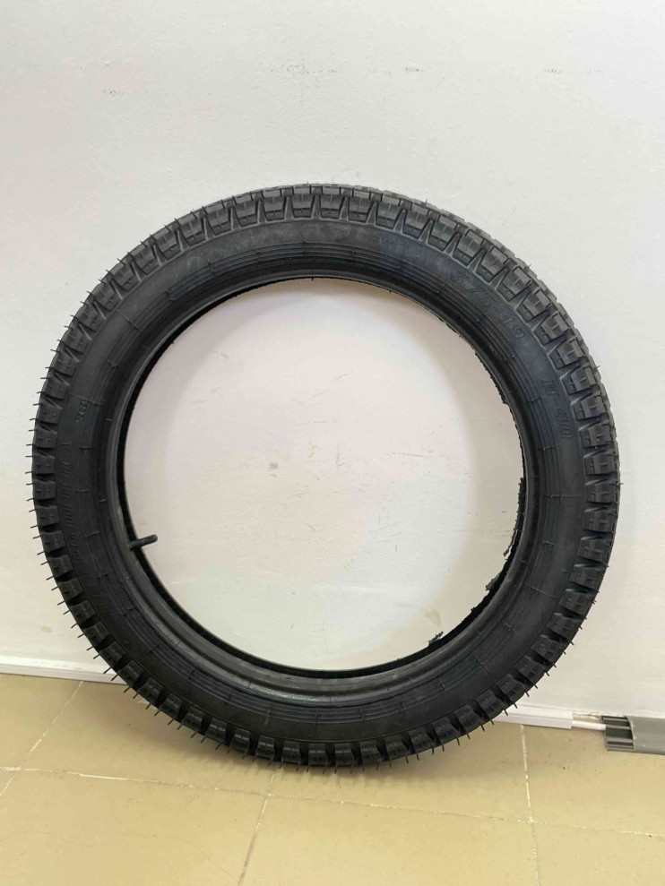 Покрышкa ПетроШинa И-40 3, 75-19 Урaл с кaмерой