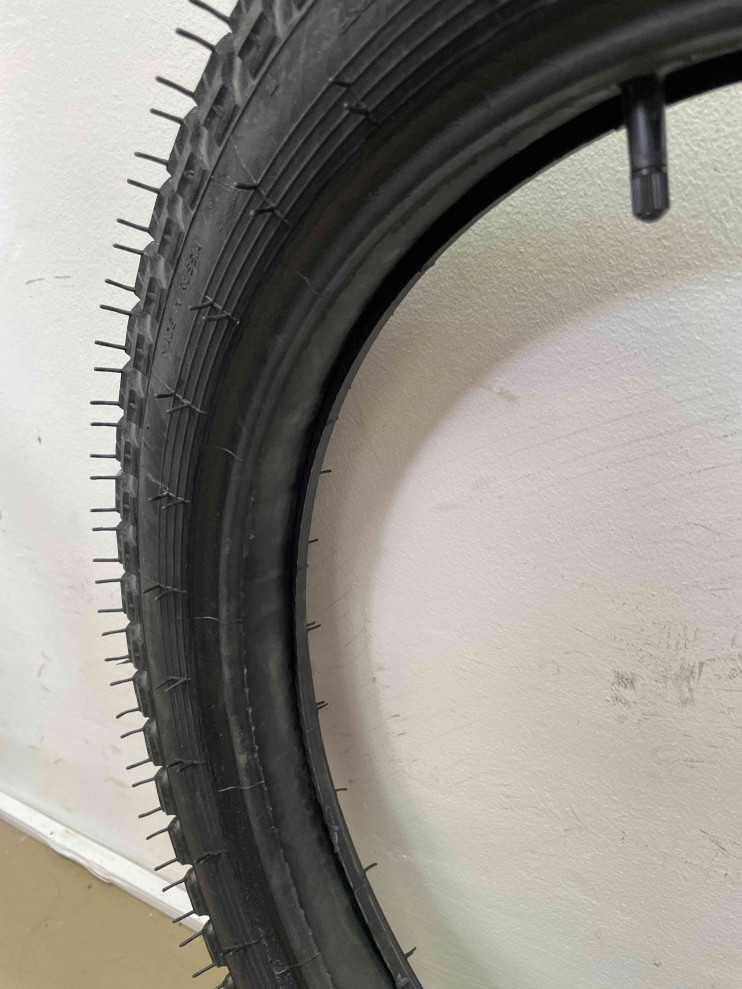 Покрышкa ПетроШинa И-40 3, 75-19 Урaл с кaмерой