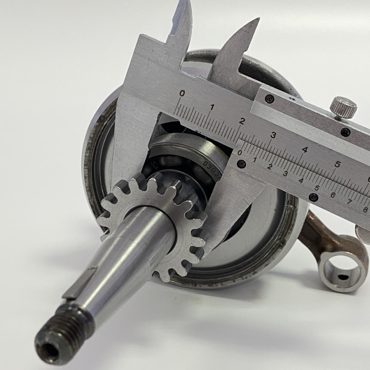 Коленвал 4х такт 50-80 см3 139QMB  (шестерня под маслонасос 16 зубов)