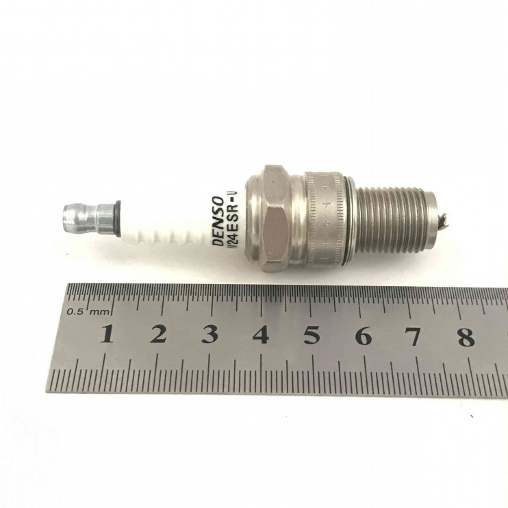 Свеча DENSO W24ESR-U (4033) оригинал Япония (аналог NGK B8ES) (снегоходы Yamaha.Honda.Kawasaki)