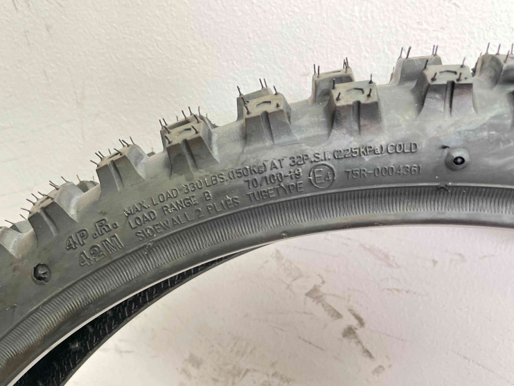 Покрышка 19 70/100 камерная с камерой P88