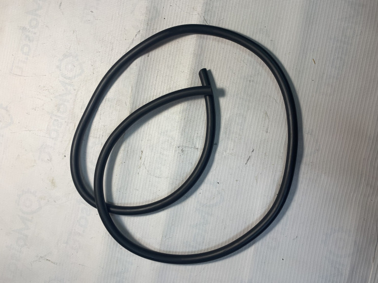 Бензошланг скутер, мопед резиновый черный d=9 (5) mm (1м)