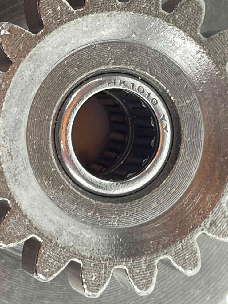 Вал промежуточный электростартера 18/62 14/16 зубов 157FMI